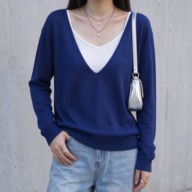 Tulstrix-Long-Sleeve V-Neck Plain Knit Top