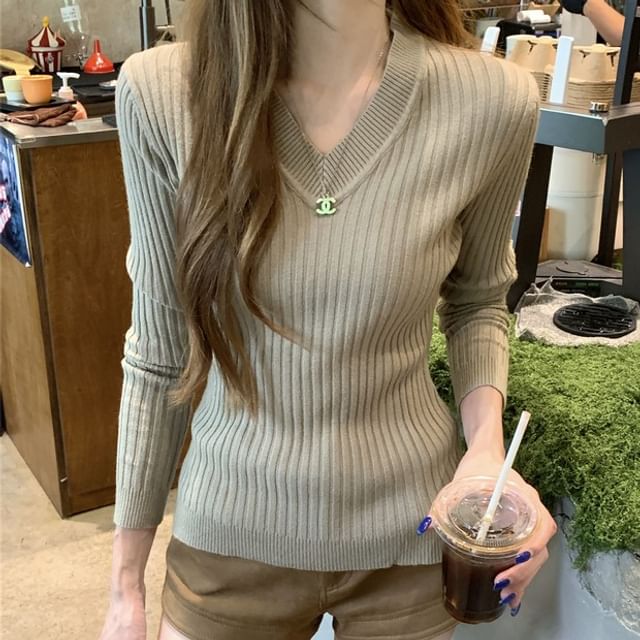 Ukiyo-Long-Sleeve V-Neck Plain Ribbed Knit Top