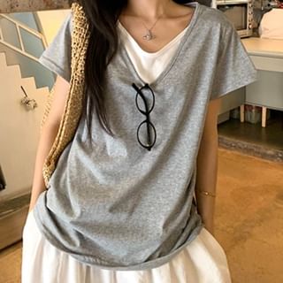 Ukiyo-Mock Two-Piece Short-Sleeve V-Neck Two Tone Tee