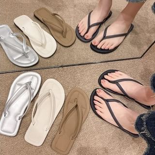 Vindler-Plain Flat Flip-Flops