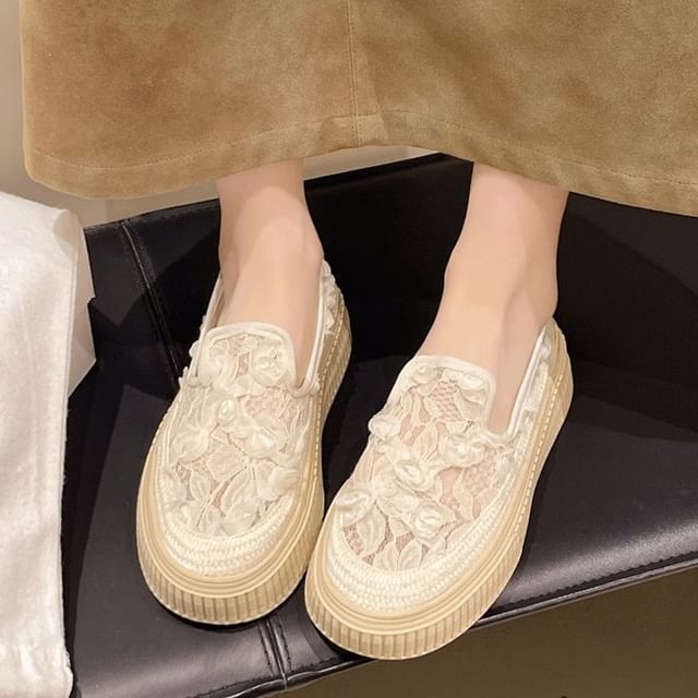 Vindler-Platform Lace Slip-Ons