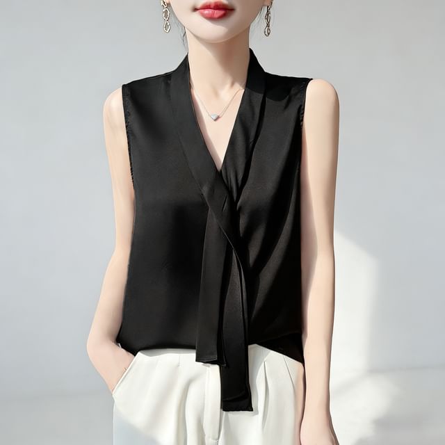Weelop-Sleeveless V-Neck Plain Blouse