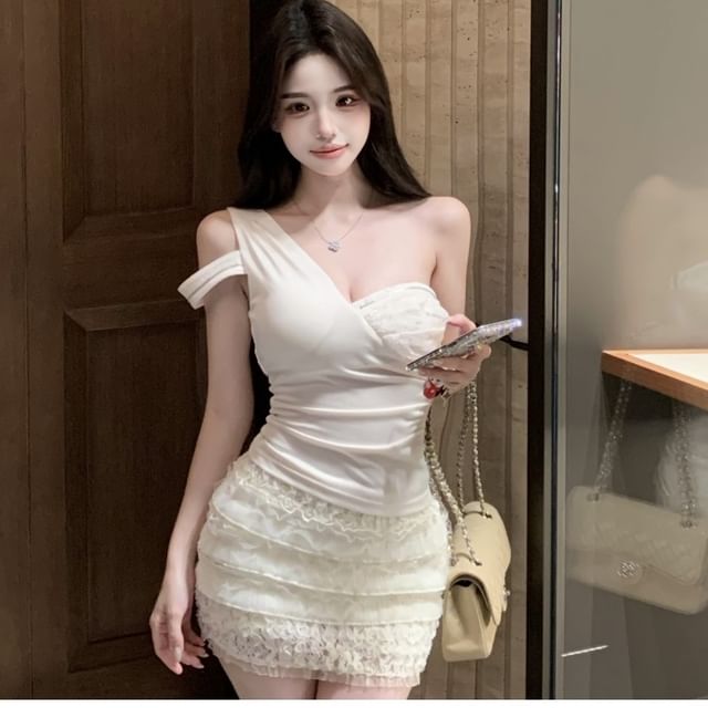 Whoosh-Sleeveless Asymmetrical Lace Panel Plain Top