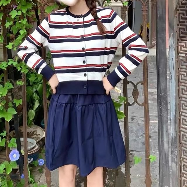Yako-Crewneck Striped Crop Cardigan