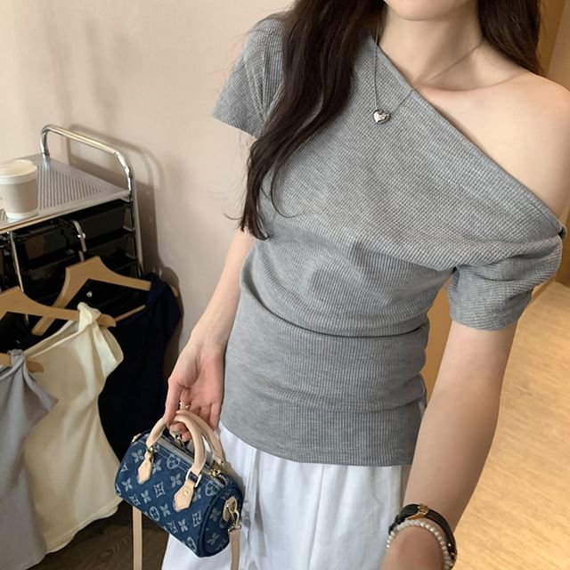 Yako-Short Sleeve Off Shoulder Plain Ruched Top