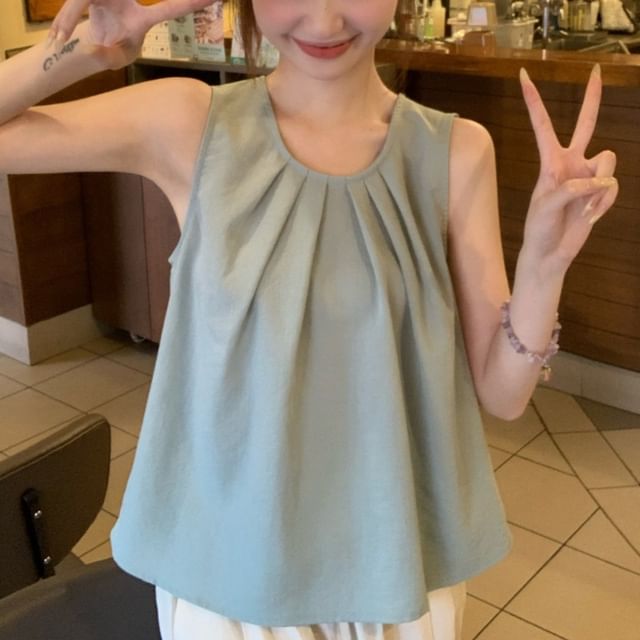 Yako - Sleeveless Round Neck Plain Pleated Top | YesStyle