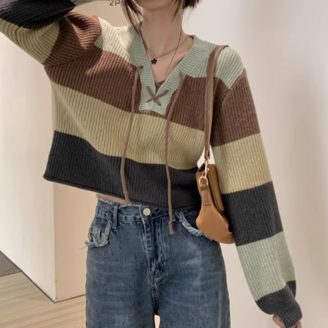 Yako-V-Neck Color Block Crop Sweater