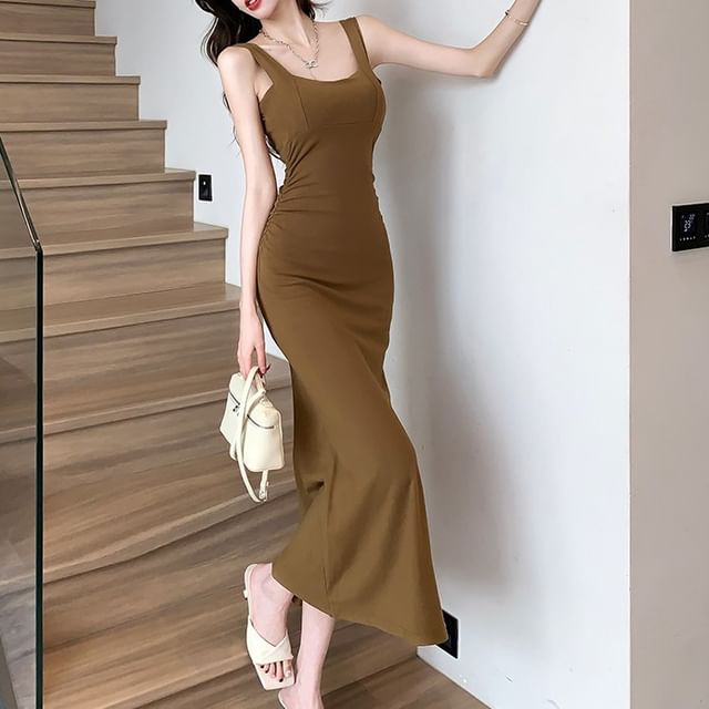 Yilda-Sleeveless Plain Midi Sheath Dress