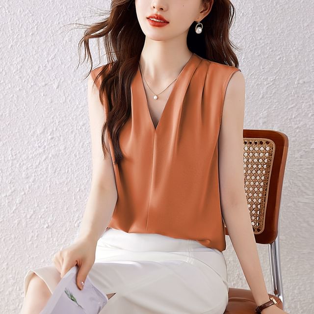 Yilda-Sleeveless V-Neck Plain Ruched Top